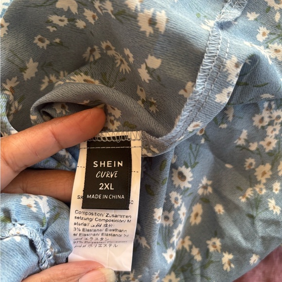 SHEIN Curve 2XL Plus Ditsy Floral Backless Ruffle Hem Halter Dress. - Picture 7 of 7